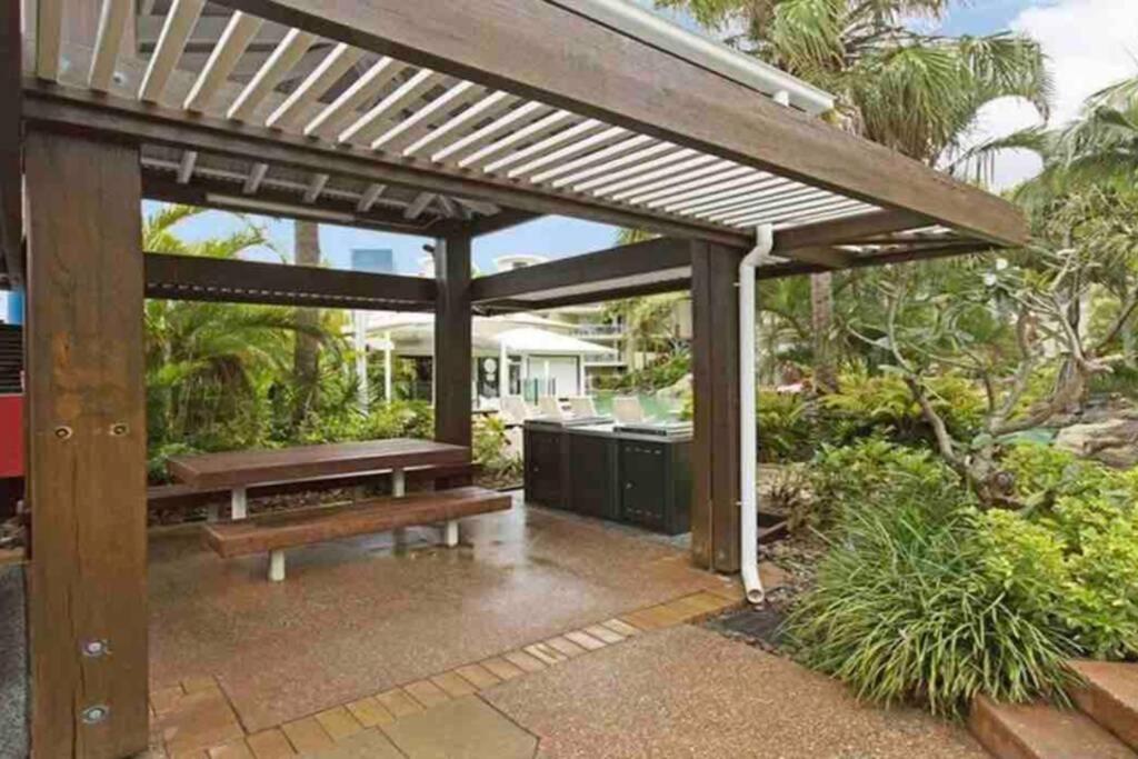 Ocean View - Alexandra Headlands Beachfront Unit 外观 照片