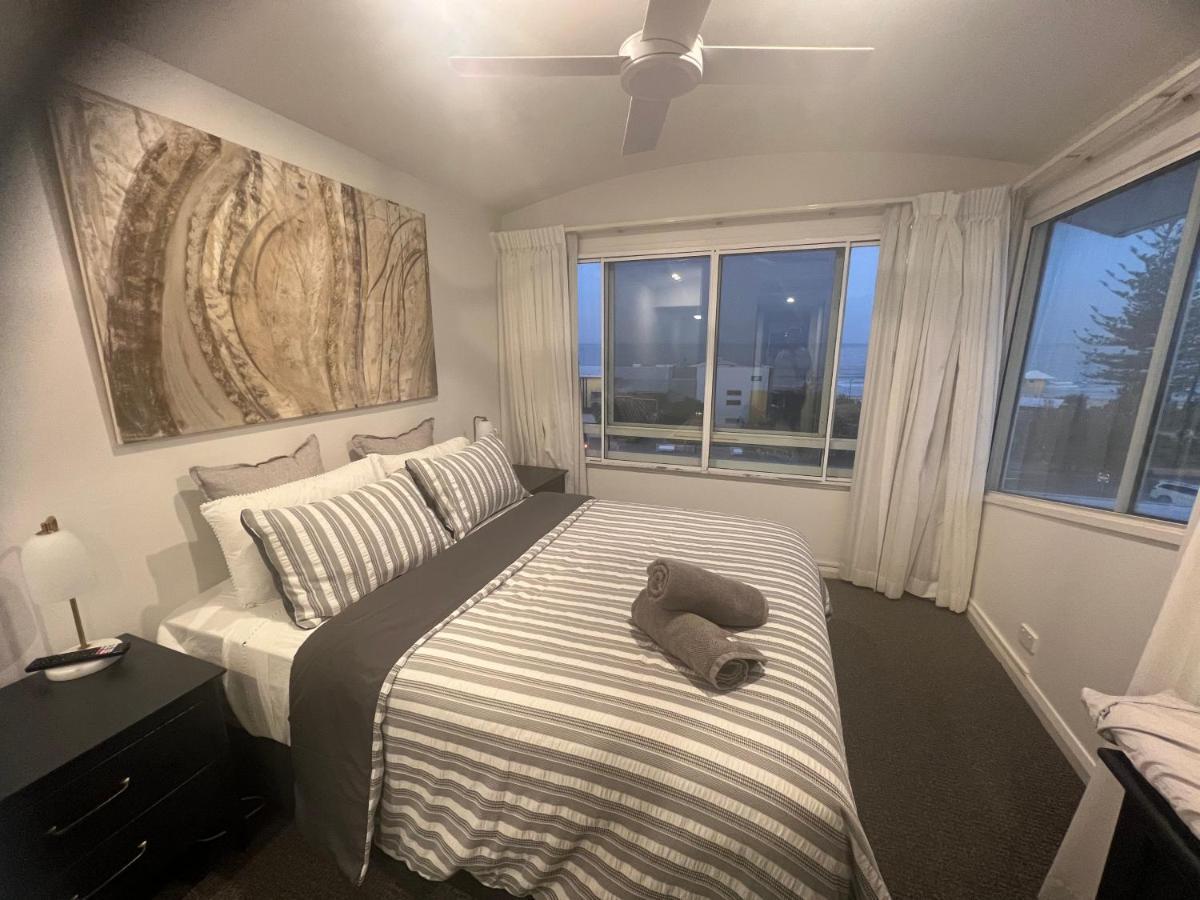 Ocean View - Alexandra Headlands Beachfront Unit 外观 照片