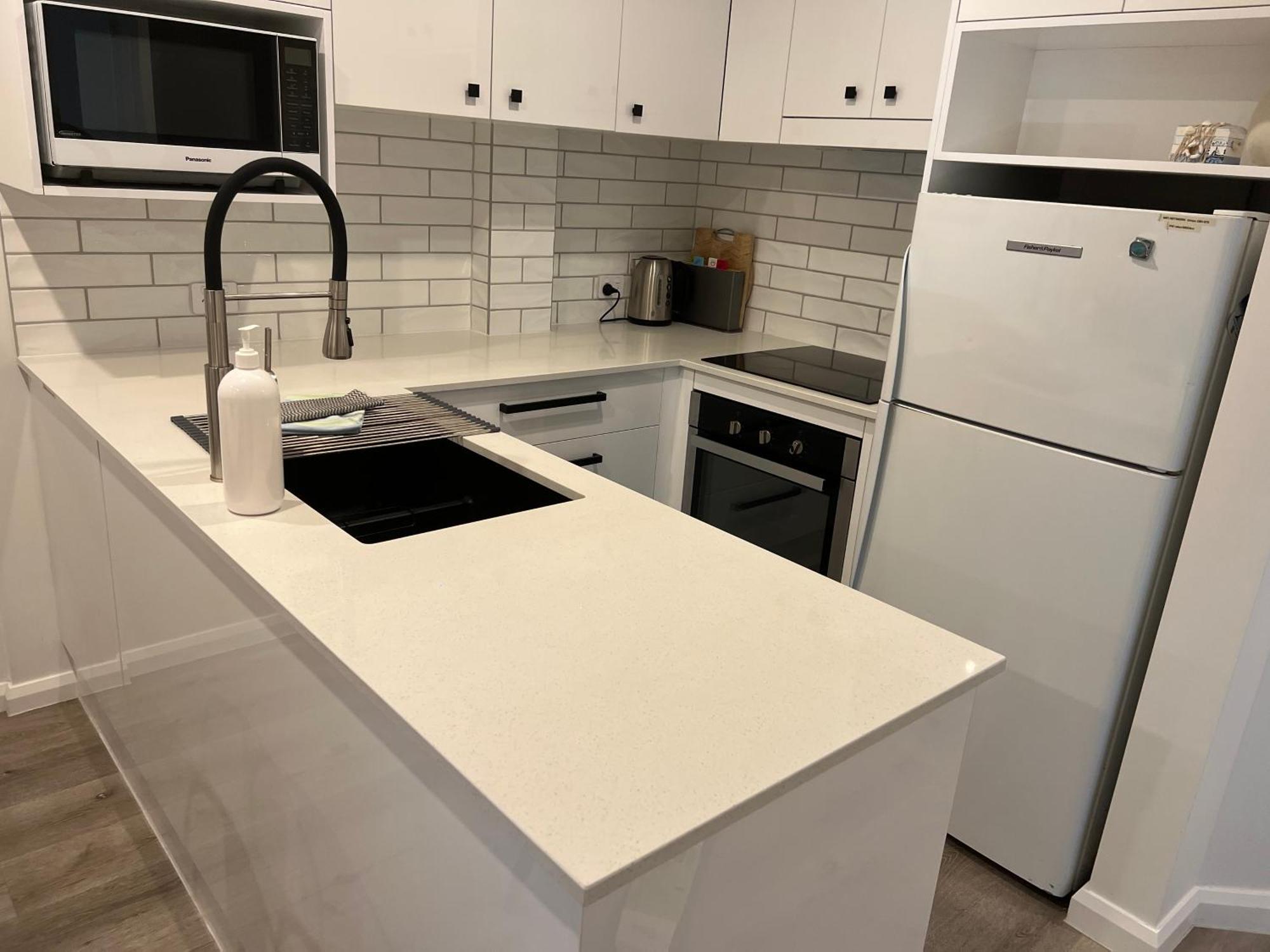 Ocean View - Alexandra Headlands Beachfront Unit 外观 照片