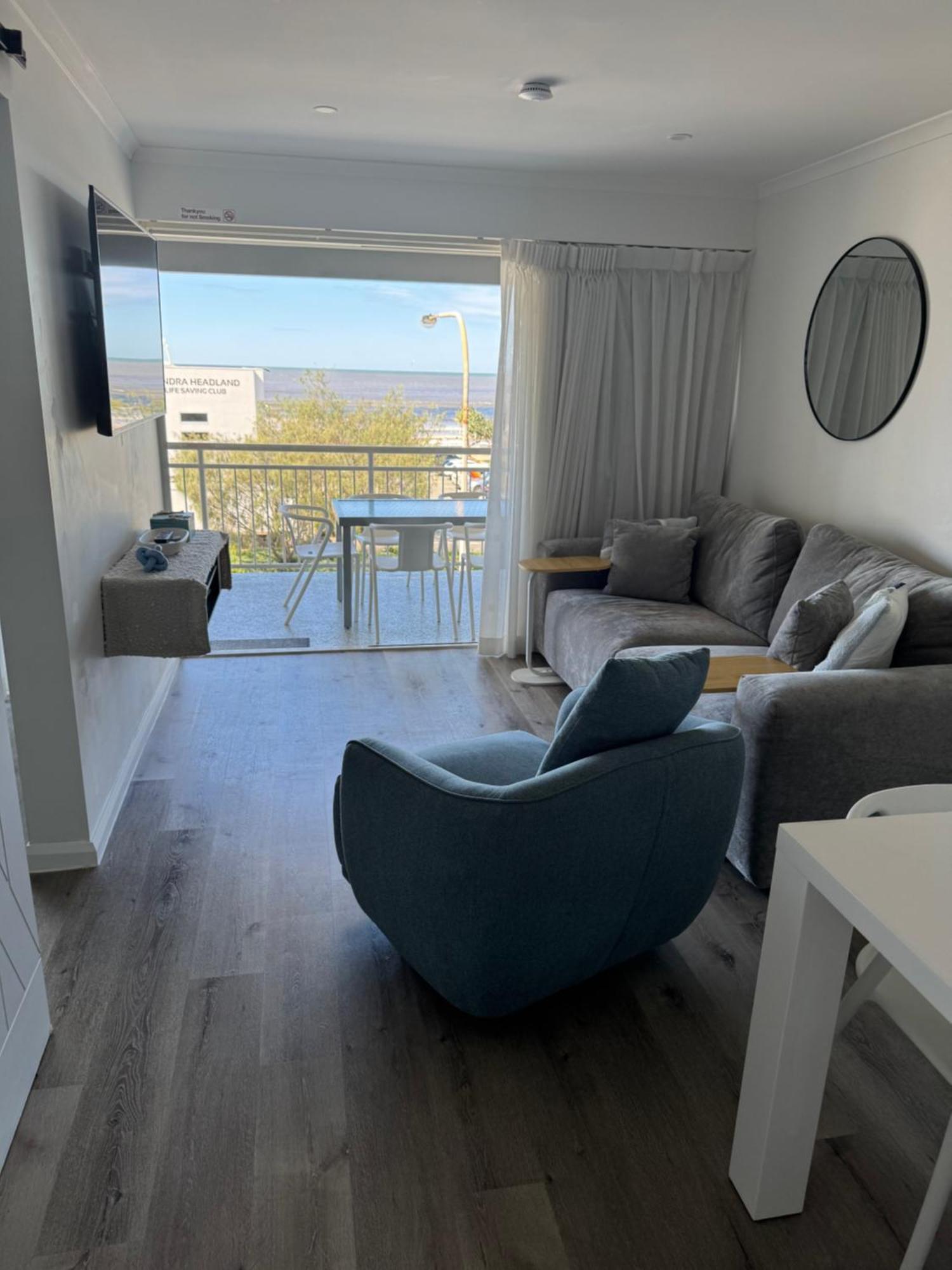 Ocean View - Alexandra Headlands Beachfront Unit 外观 照片